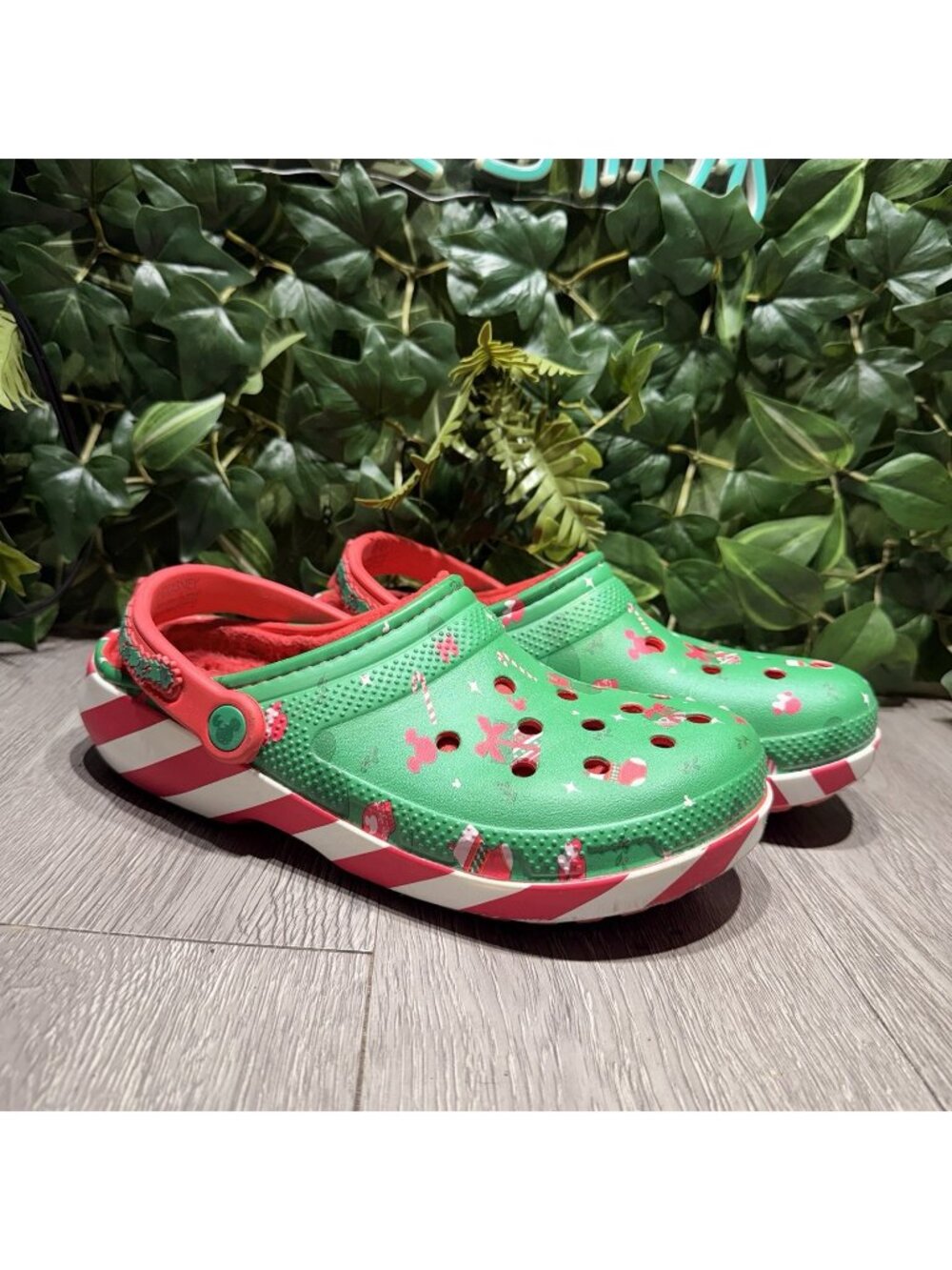 2024 Disney Fleece Lined Mickey Minnie Holiday Christmas Crocs Clogs M 7 W 9